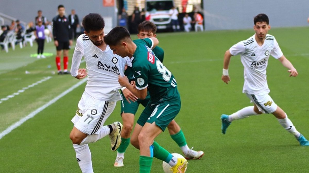 Altay 3-0 Kırklarelispor (MAÇ SONUCU ÖZET) | Altay 2. Lig’e galibiyetle veda etti