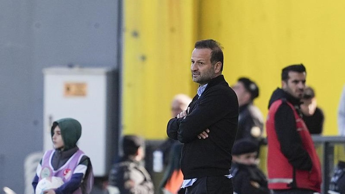 İstanbulspor’da Teknik Direktör Osman Zeki Korkmaz görevinden ayrıldı!