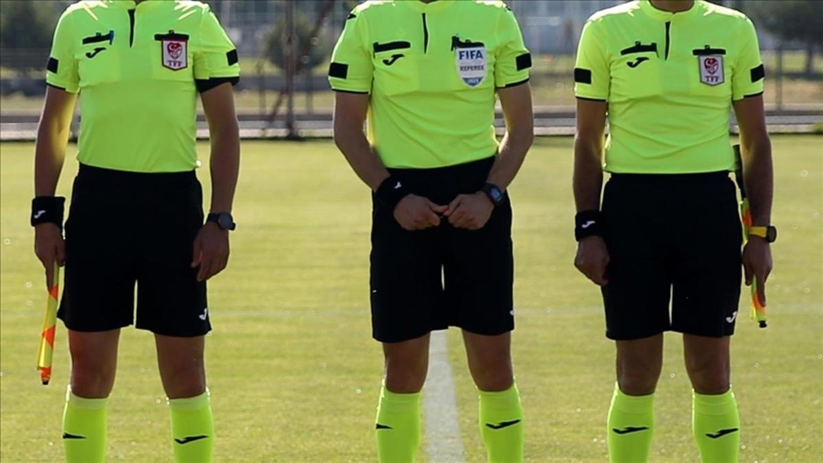Altay-Eskişehirspor maçının hakemine bıçaklı saldırı