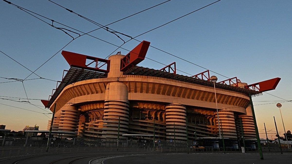 Milano Belediyesi San Siro Stadı’nın Milan ve Inter kulüplerine satışına onay verdi