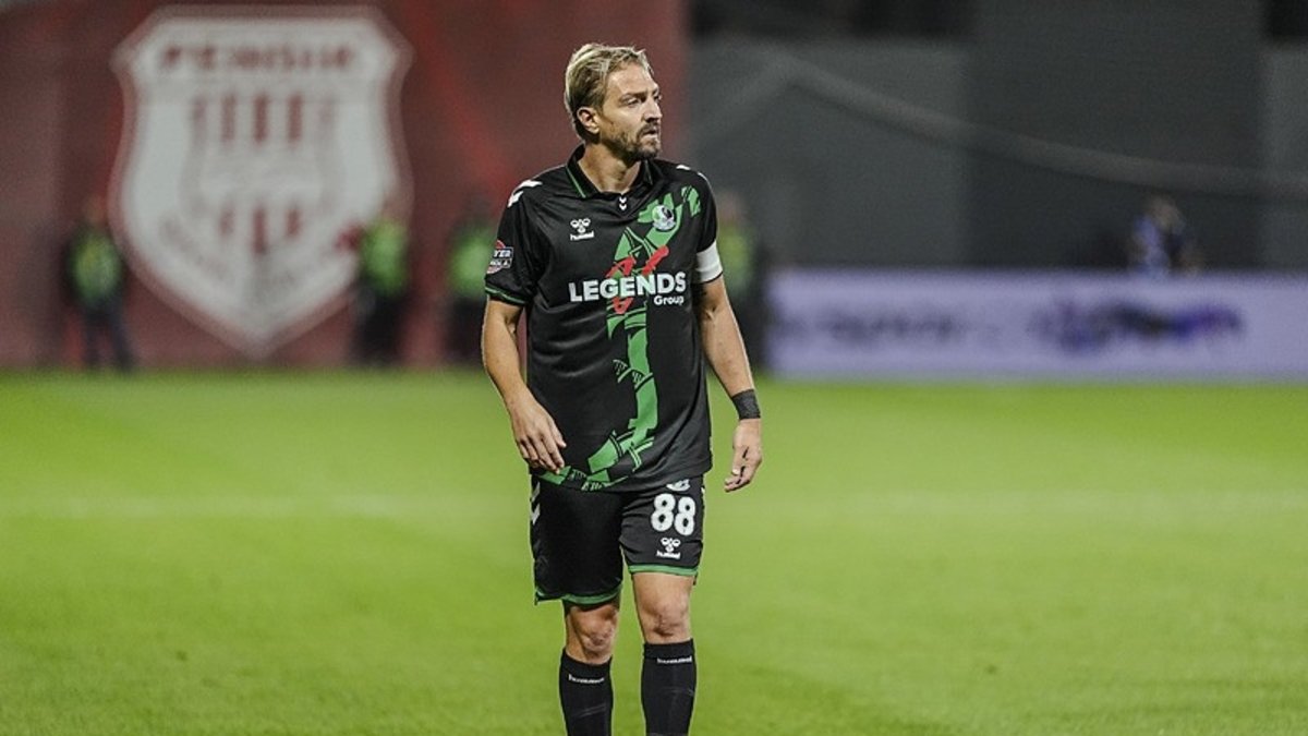 Sakaryaspor’da Caner Erkin takım arkadaşına tokat attı! Kırmızı kart gördü