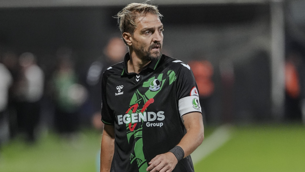 Sakaryaspor'da Caner Erkin ve Burak Altıparmak kadro dışı kaldı