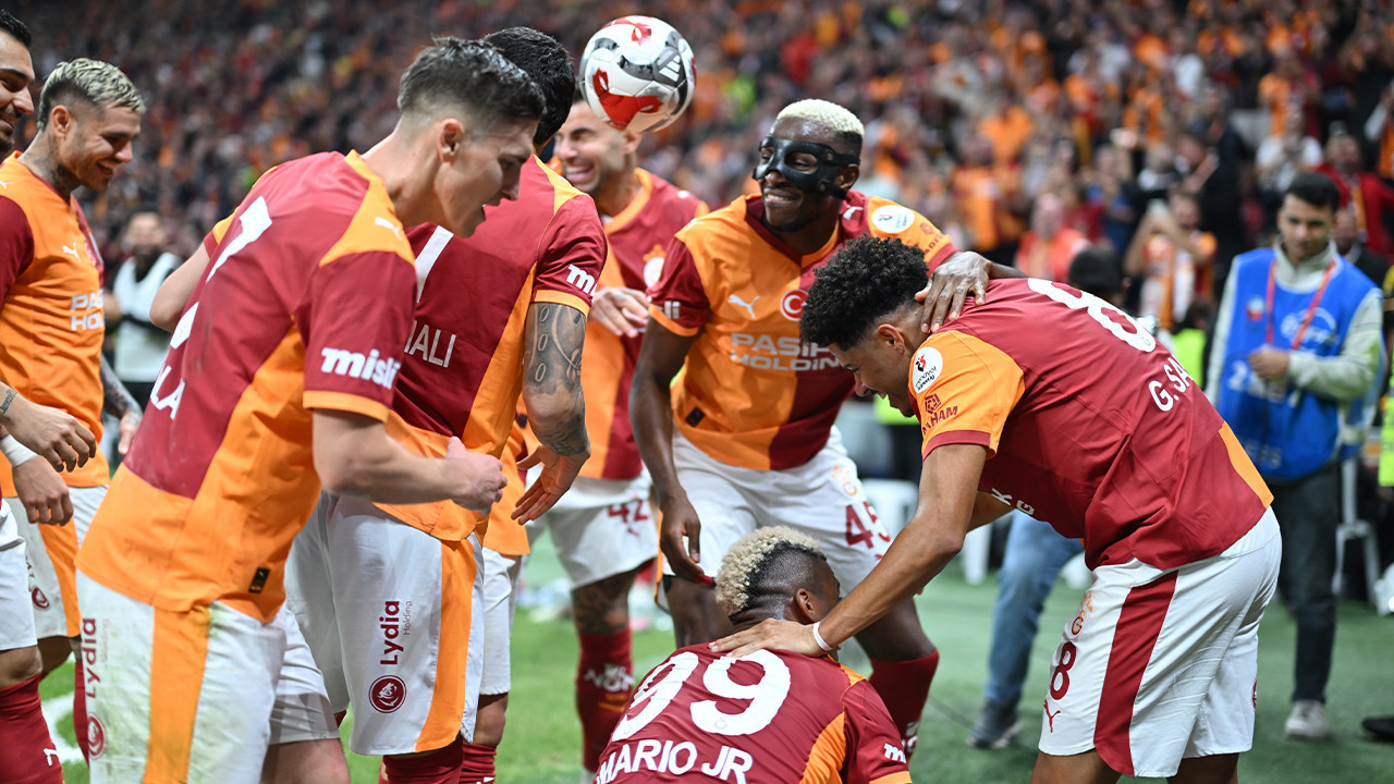 Galatasaray'ın üç yıldızı için 5 Avrupa devi sıraya girdi! Hepsi Amsterdam'a akredite oldu Galatasaray'ın üç yıldızı için 5 Avrupa devi sıraya girdi! Hepsi Amsterdam'a akredite oldu