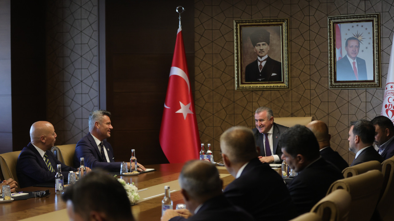 Bakan Bak, Saran yönetimini kabul etti