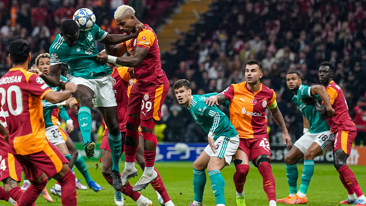 İngiliz efsane Jamie Carragher'dan Arne Slot'a yoğun eleştiri: Kazandığı paranın hakkını verecek!