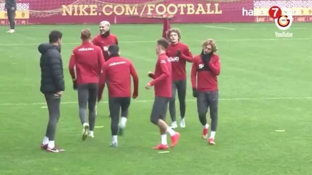 Galatasaray derbiye hazır: Okan Buruk’tan Osimhen sürprizi