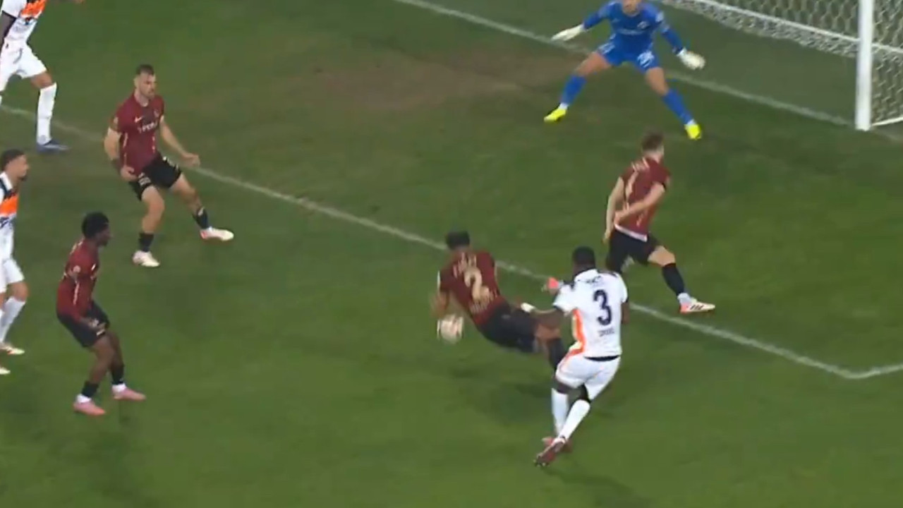 Başakşehir, Gençlerbirliği Maçında Penaltı Kararına Tepki