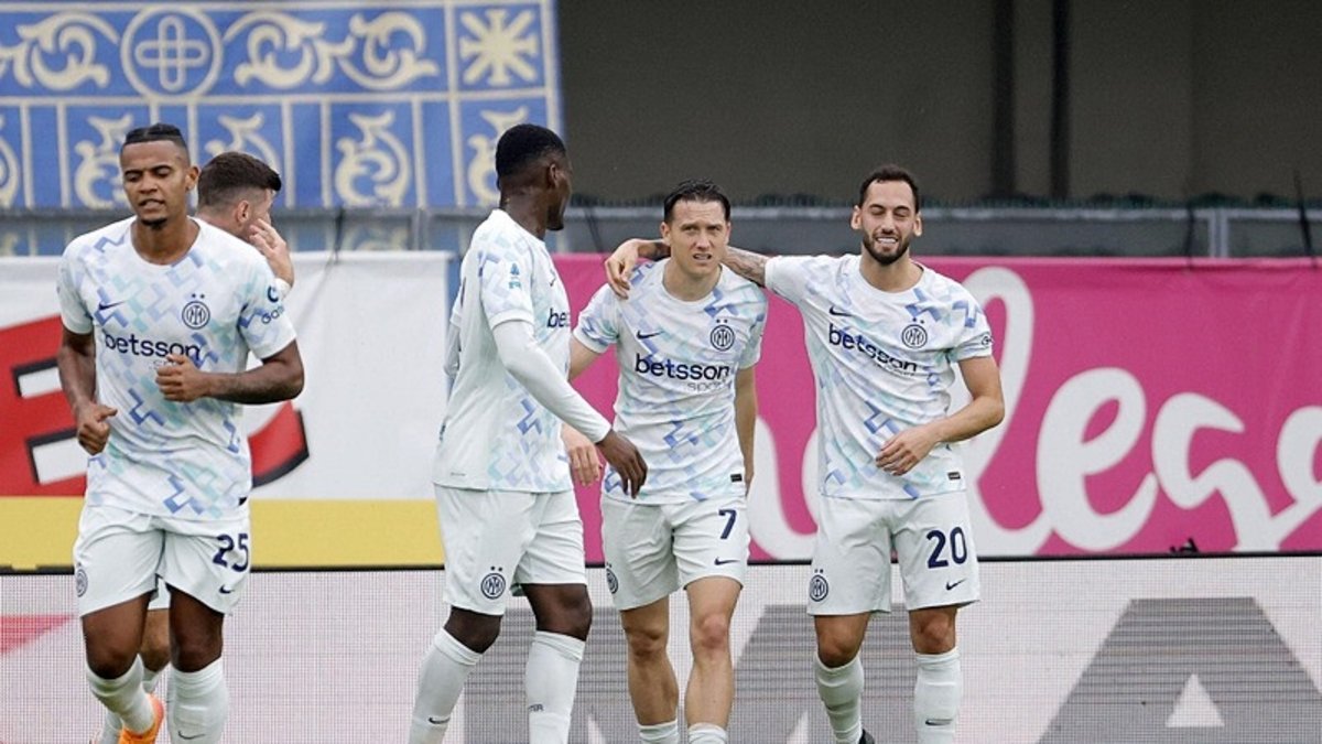 Hakan Çalhanoğlu’dan muhteşem asist Zielinski’den harika gol!