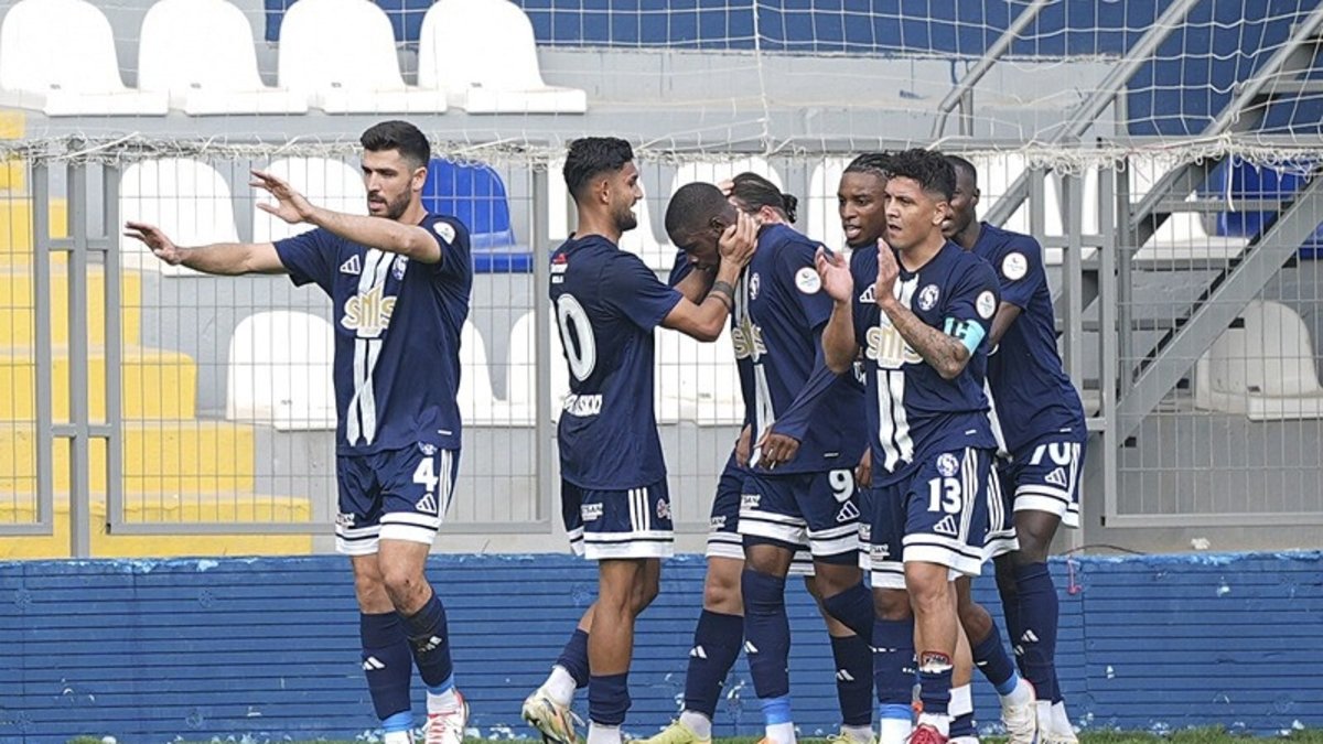 Sarıyer, 9 Kişiyle Vanspor’u 2-1 Yenerek Üstünlük Sağladı Sarıyer, 9 Kişiyle Vanspor’u 2-1 Yenerek Üstünlük Sağladı